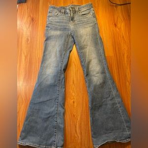 AMERICAN EAGLE next level stretch low rise flare jeans ❗️SIZE 2❗️